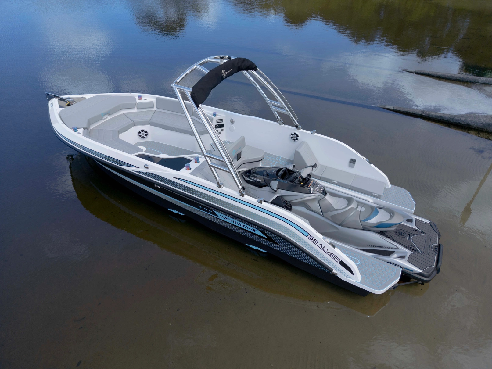 Bateau solaire S 777